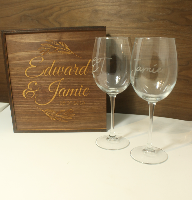 Personalized Engraved Wine Glass - Clik Clok